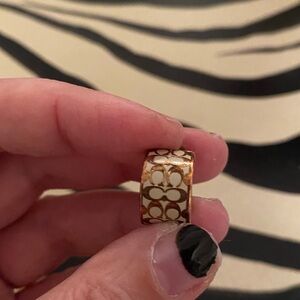 Stylish Gold Patterned Women's earrings